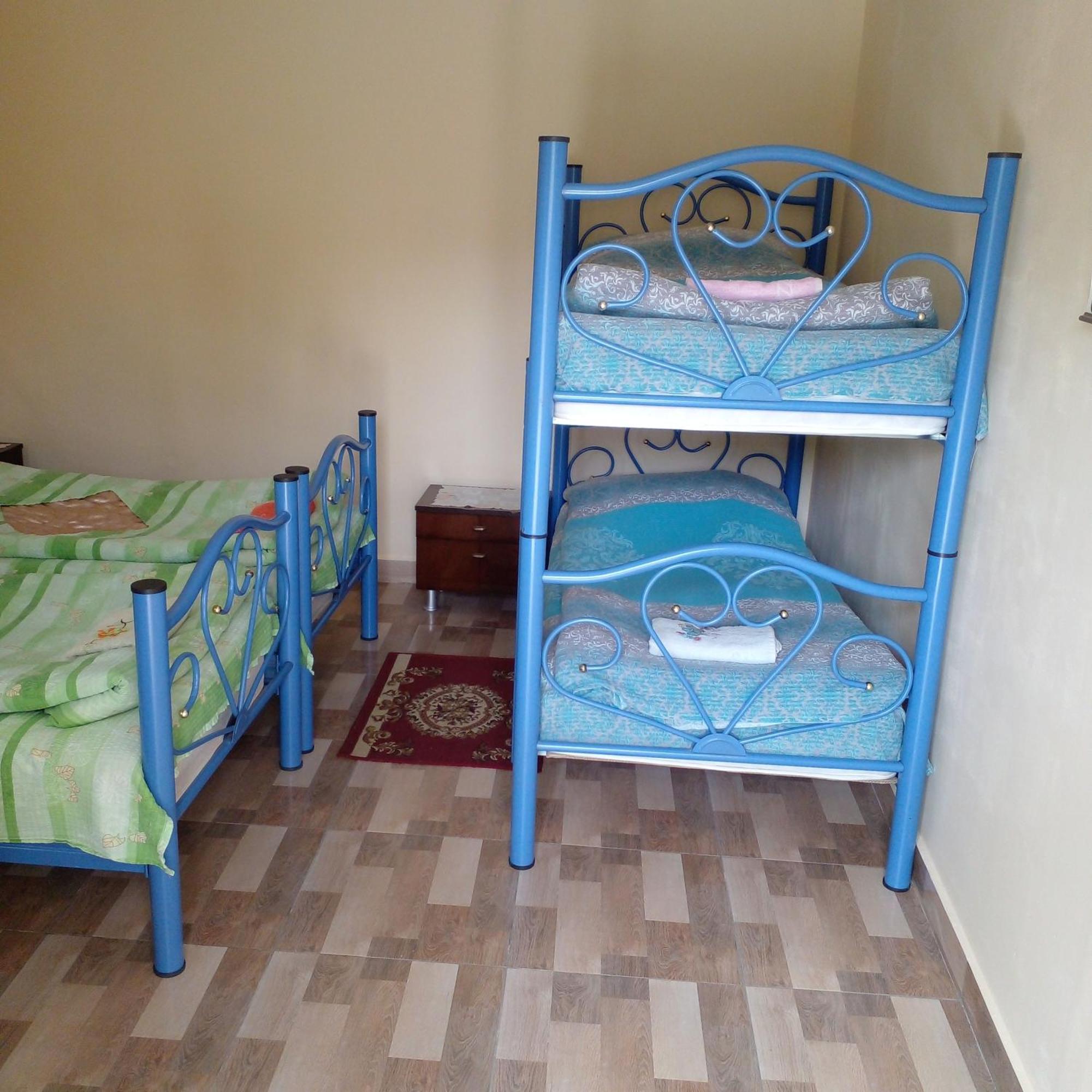 Giorgi'S Homestay 쿠타이시 외부 사진