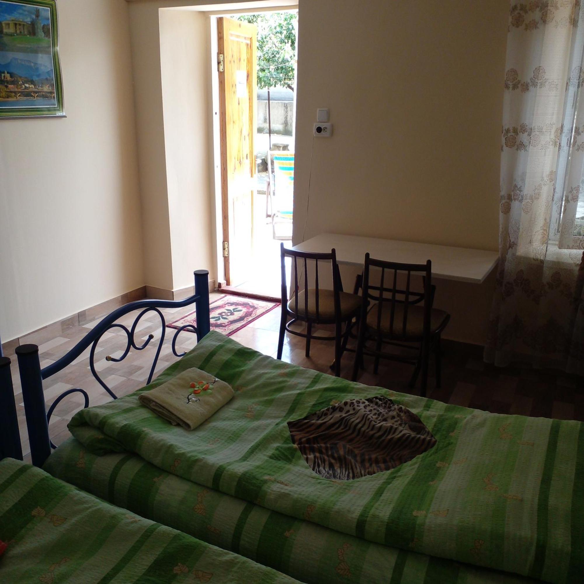 Giorgi'S Homestay 쿠타이시 외부 사진