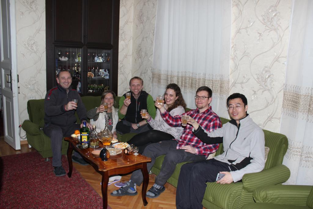 Giorgi'S Homestay 쿠타이시 외부 사진