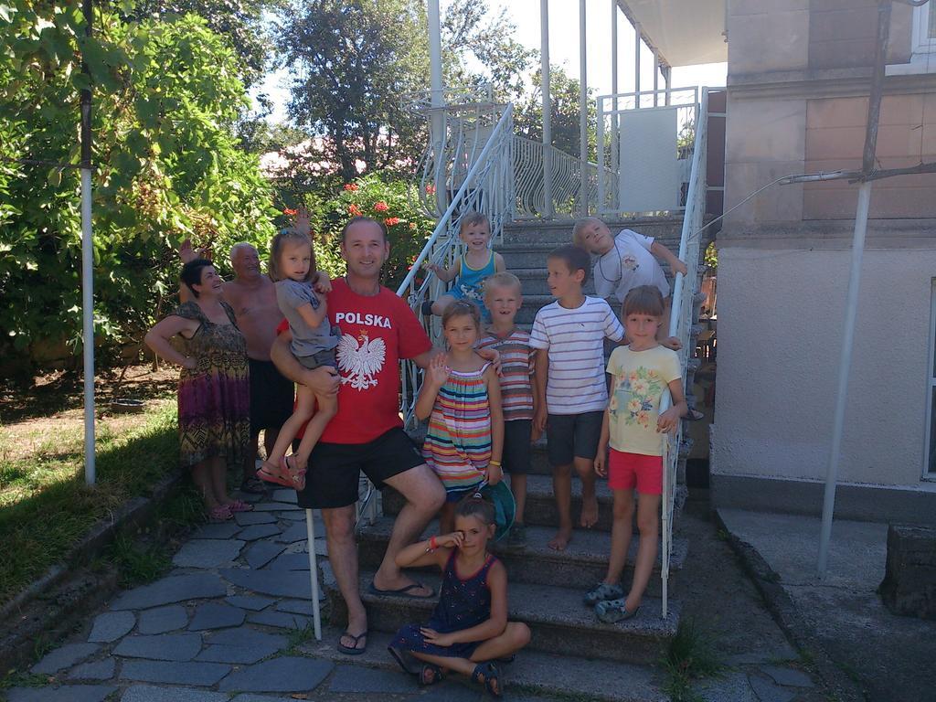 Giorgi'S Homestay 쿠타이시 외부 사진