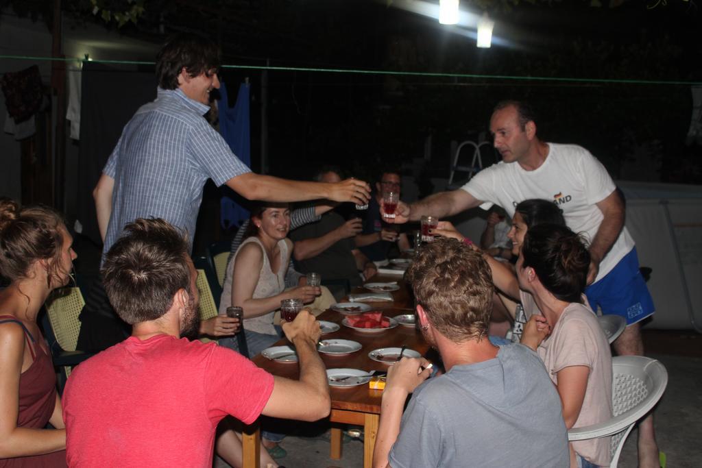Giorgi'S Homestay 쿠타이시 외부 사진