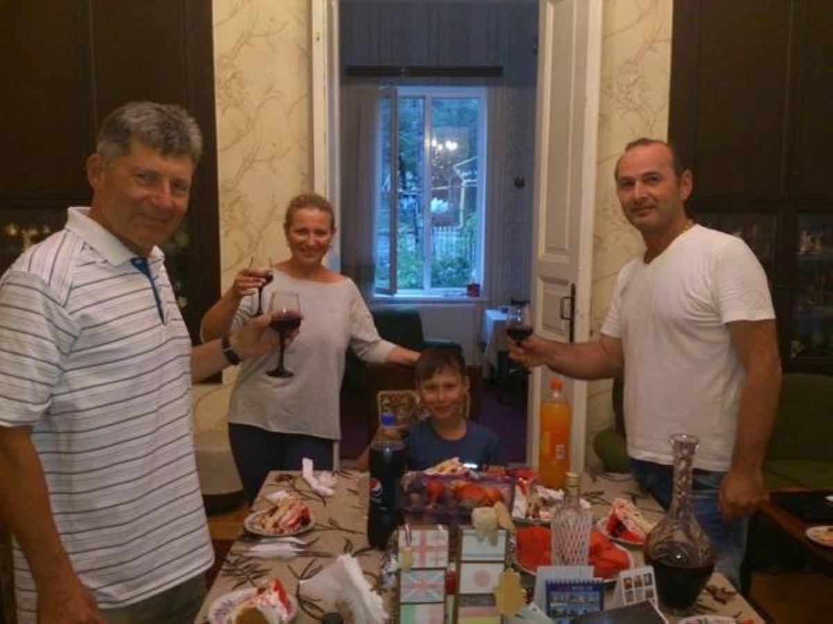 Giorgi'S Homestay 쿠타이시 외부 사진