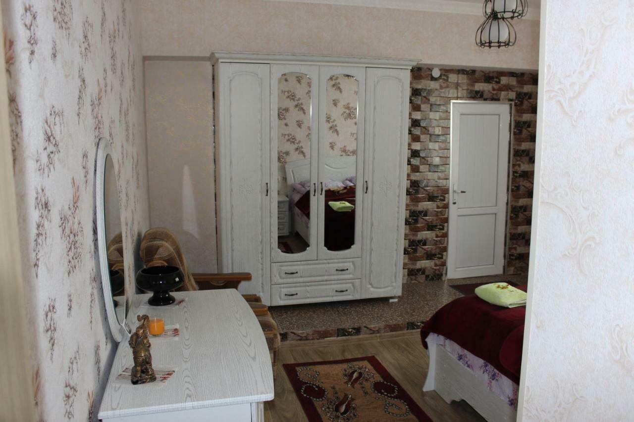Giorgi'S Homestay 쿠타이시 외부 사진